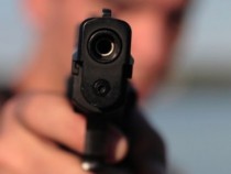 Новомосковец выстрелил в знакомого из пистолета 