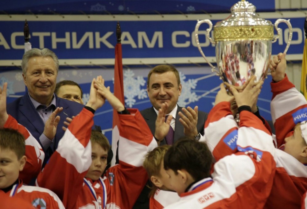 Алексей Дюмин поздравил хоккеистов 