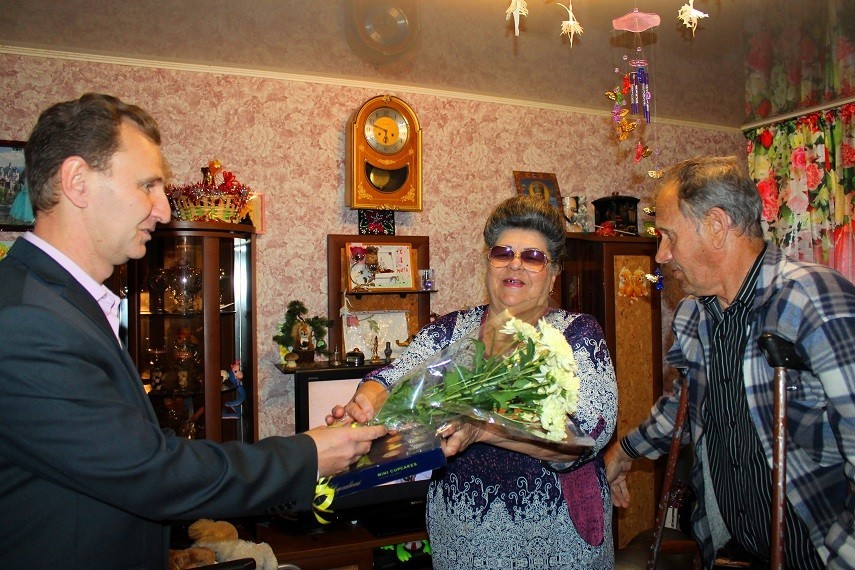 Виталий Лавров поздравил с юбилеем свадьбы