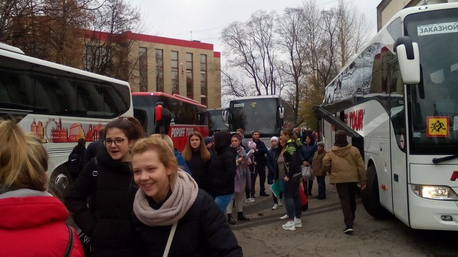 Новомосковские школьники отправились в пансионат 