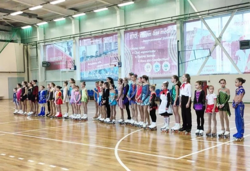В Новомосковске прошли соревнования по фигурному катанию на роликах