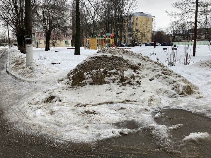 Администрация наказывает УК за несвоевременный вывоз снега