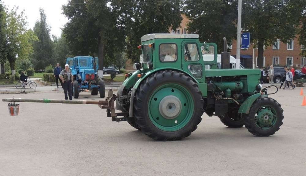 В Сокольниках прошли соревнования среди трактористов