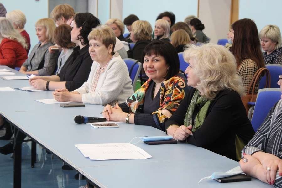 Новомосковские педагоги поговорили о достижениях и перспективах