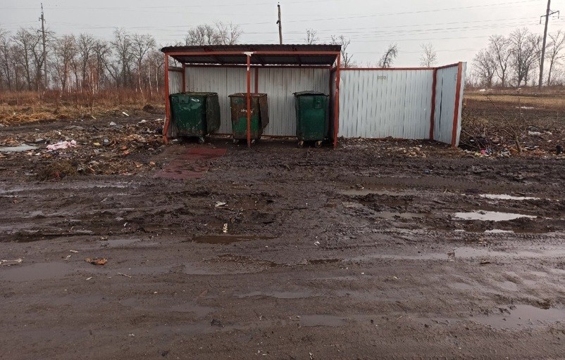Жители Новомосковска жалуются на подходы к мусорным площадкам