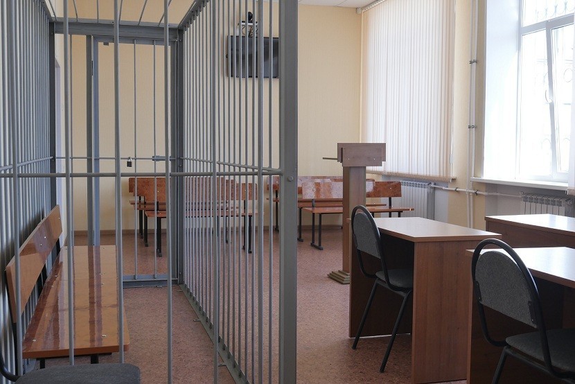 Новомосковец отправится в тюрьму на 3,5 года за угрозу убийством и разбой