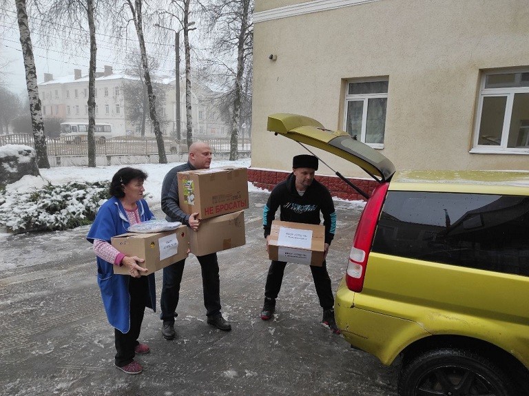 Новомосковцы собрали гуманитарную помощь для наших земляков-добровольцев