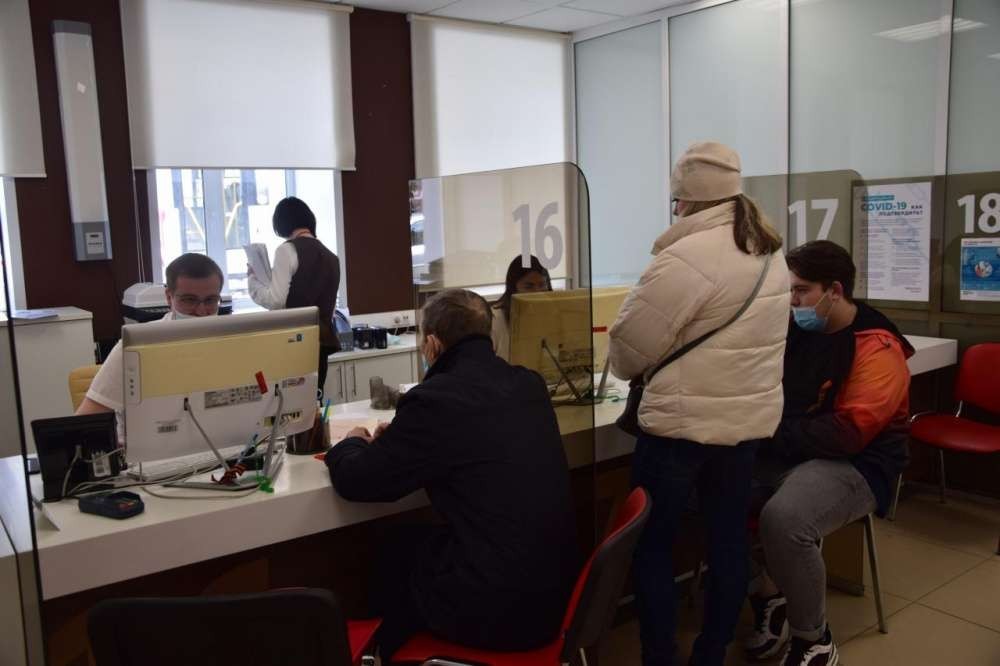 На праздниках новомосковцы смогут получить услуги СФР в клиентских службах регионального отделения