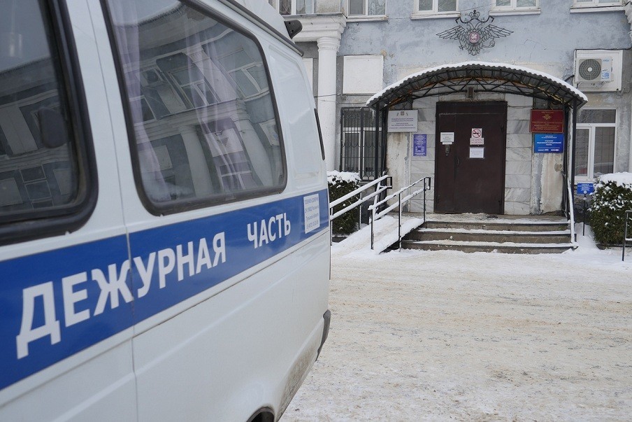 Новомосковец хранил дома наркотики и пытался откупиться от полиции