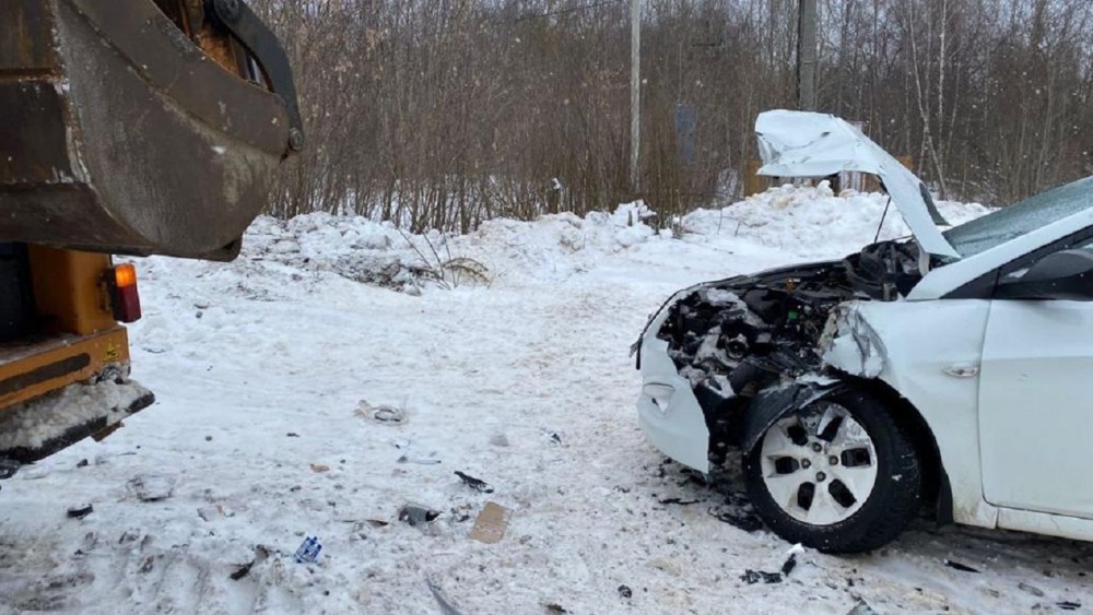 В Донском после столкновения с трактором госпитализировали три человека