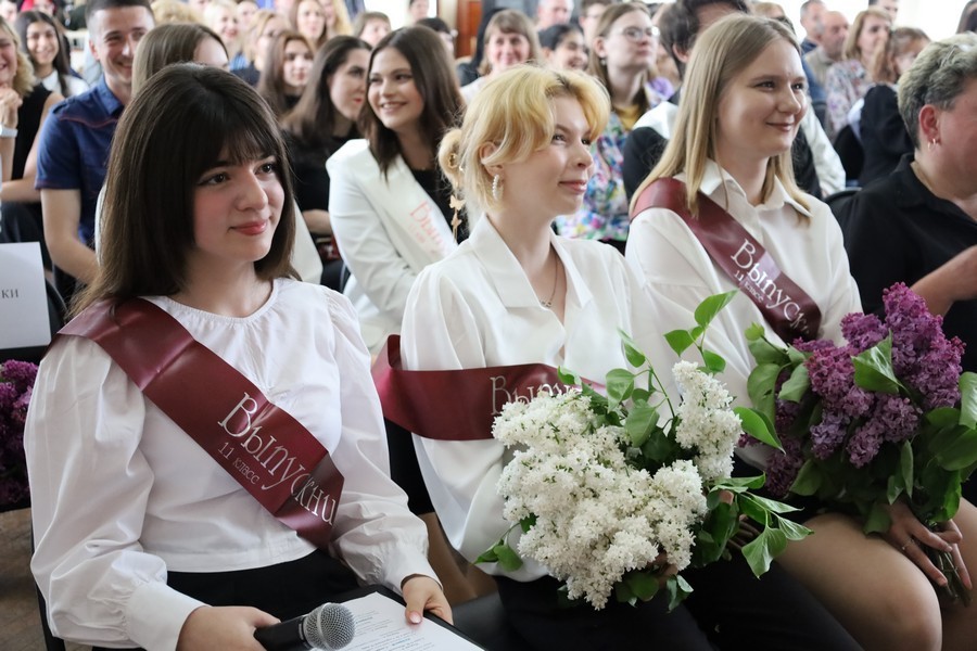 Для новомосковских выпускников прозвенел последний звонок