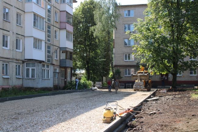 В Новомосковске продолжается благоустройство дворов