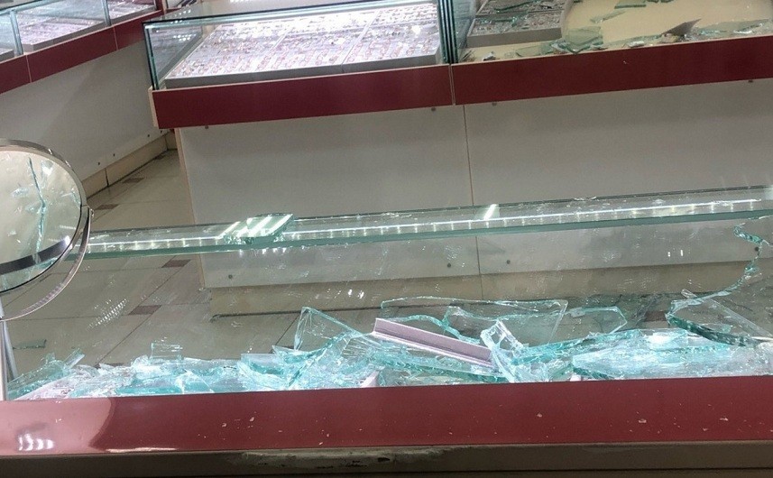 В Узловой произошло вооруженное ограбление ювелирного магазина