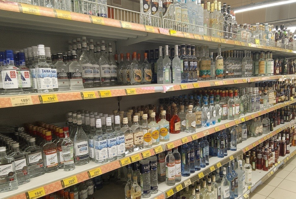 В Новомосковске за продажу алкоголя несовершеннолетнему оштрафовали продавца супермаркета 