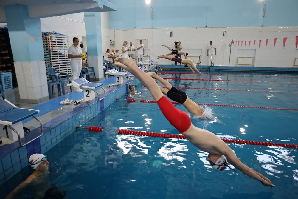 В Новомосковске проходит Кубок Тульской области по плаванию 