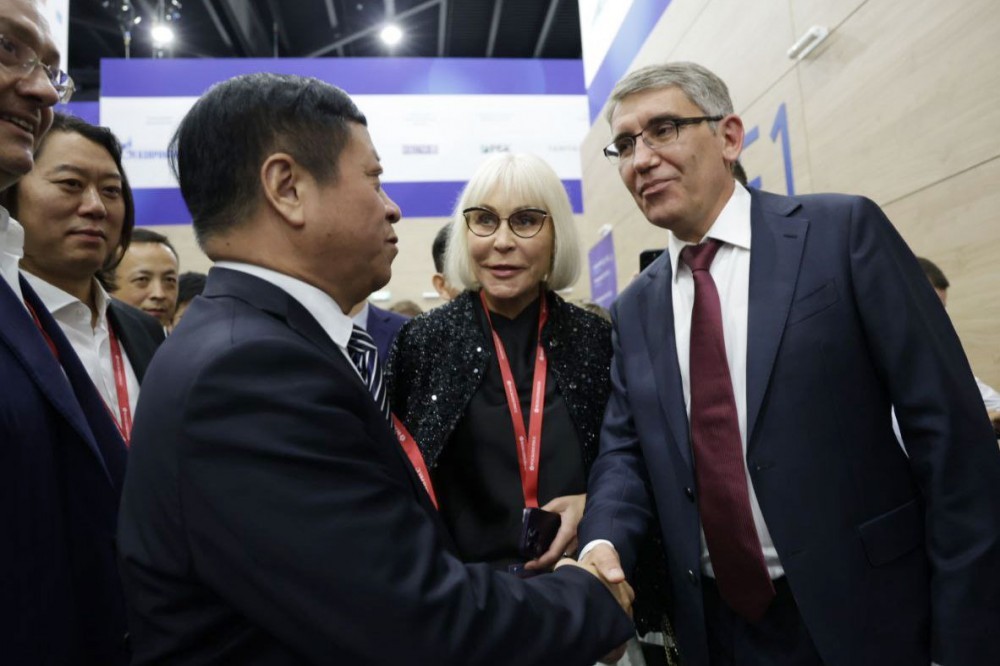 ПМЭФ-2024: Дмитрий Миляев встретился с послом КНР Чжаном Ханьхуэем