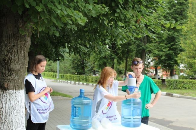 Дмитрий Миляев поручил организовать бесплатную раздачу питьевой воды жителям области