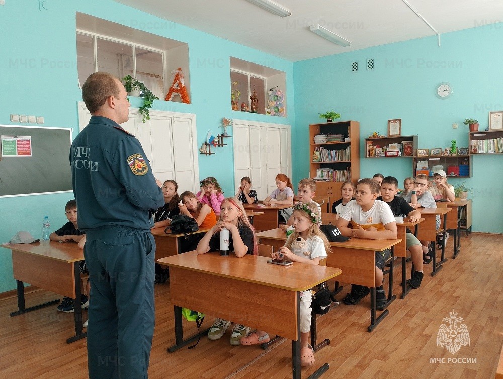 В Новомосковске спасатели МЧС России провели Дни безопасности для детей