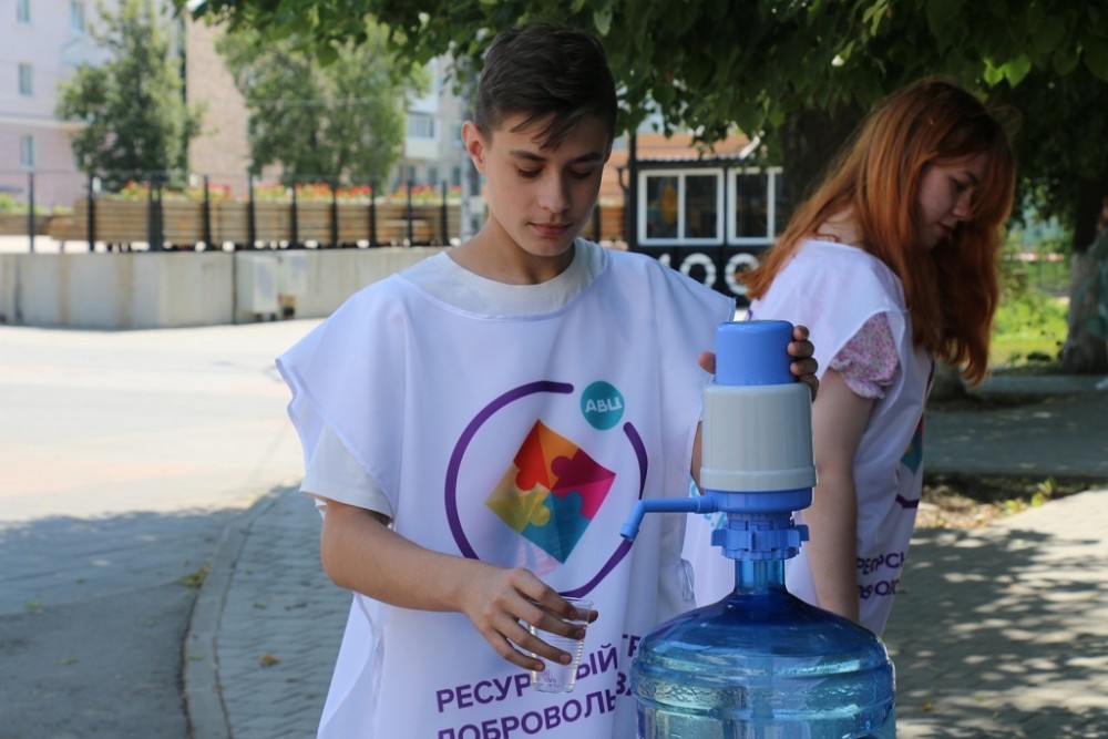 В Новомосковске бесплатно раздают питьевую воду