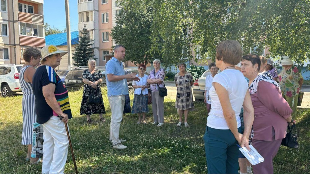 Депутат Денис Бычков провел несколько встреч с новомосковцами 