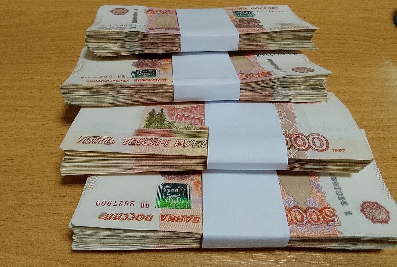 За выходные три доверчивых жительницы Новомосковска лишились более 6 млн рублей