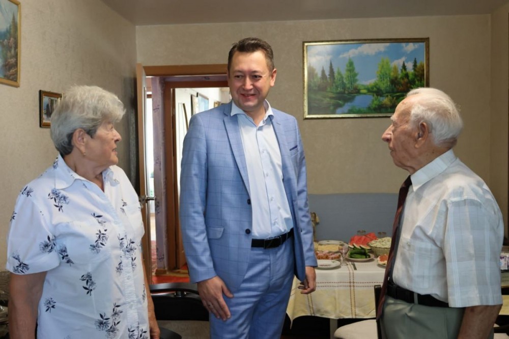 Руслан Бутов поздравил с днём рождения двух ветеранов Великой Отечественной войны