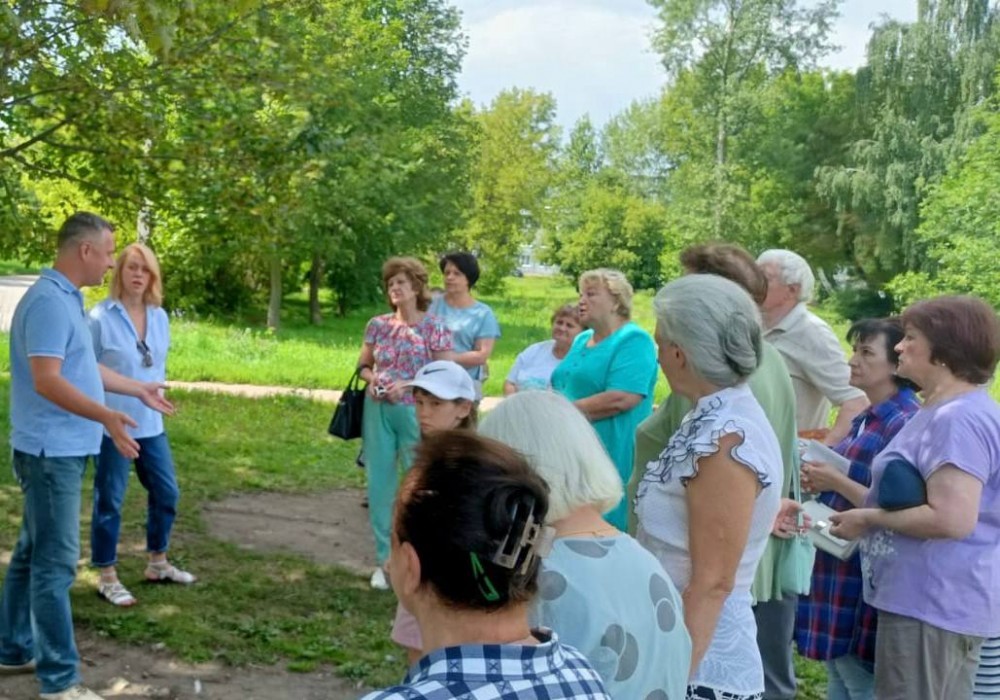 Новомосковские депутаты встретились с жителями Молодежной