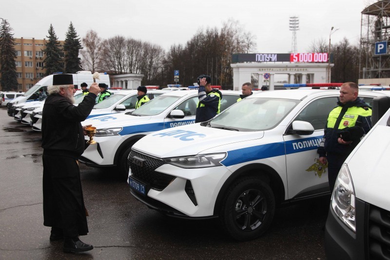 Новомосковские полицейские получили три новых автомобиля