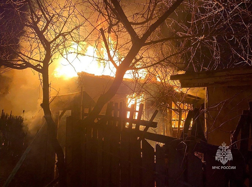 Еще одна заброшка сгорела в Новомосковске 