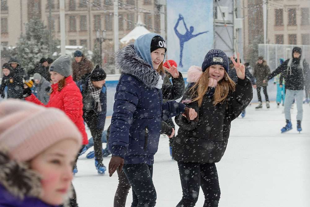 Катков тула. Губернаторский каток Тула. Губернский каток Тула 2020-2021. Губернаторский каток Тула 2020. Каток в Туле на площади Ленина 2020.