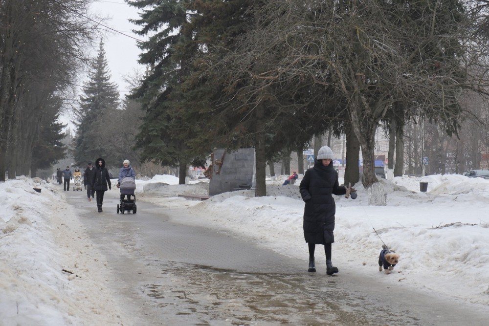 Погода новомосковск день. Снег в апреле. Снег с дождем. Погода на сегодня. Снег и ветер.