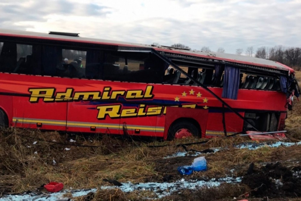 Автобус новомосковск тула. ДТП С автобусом в Новомосковске. Новомосковск Маклец автобус.