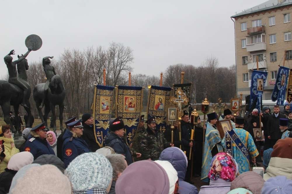 Новомосковск сегодня. Крестный ход Новомосковск 2017. Крестный ход Новомосковск 2016. Крестный ход на Пасху в городе Новомосковске Тульской области в 2022г. Крестный ход Узловая.